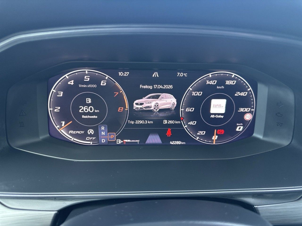 Fahrzeugabbildung CUPRA Leon Sportstourer VZ 2.0 TSI 245 PS 7-Gang-DSG - mit KI generiert/bearbeitet