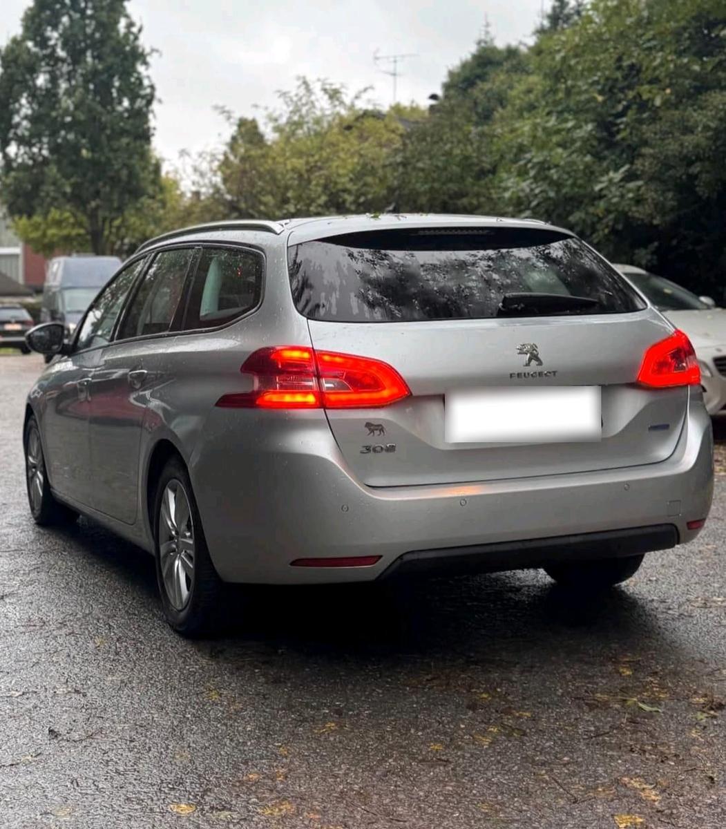 Peugeot 308 2015 — interior