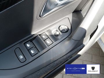 Peugeot 2008 - 12