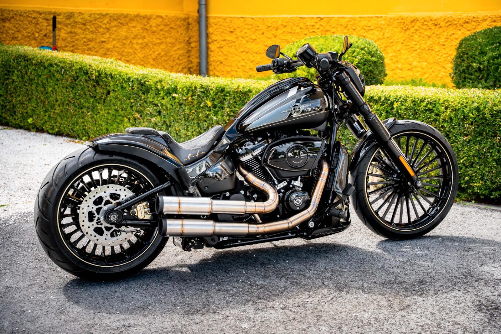 Harley-Davidson Breakout 117 2025 "Black Racing" by CULT-WERK