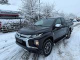 Mitsubishi L200 Plus Club Cab 4WD 2.2 DID - Mitsubishi L200: Club