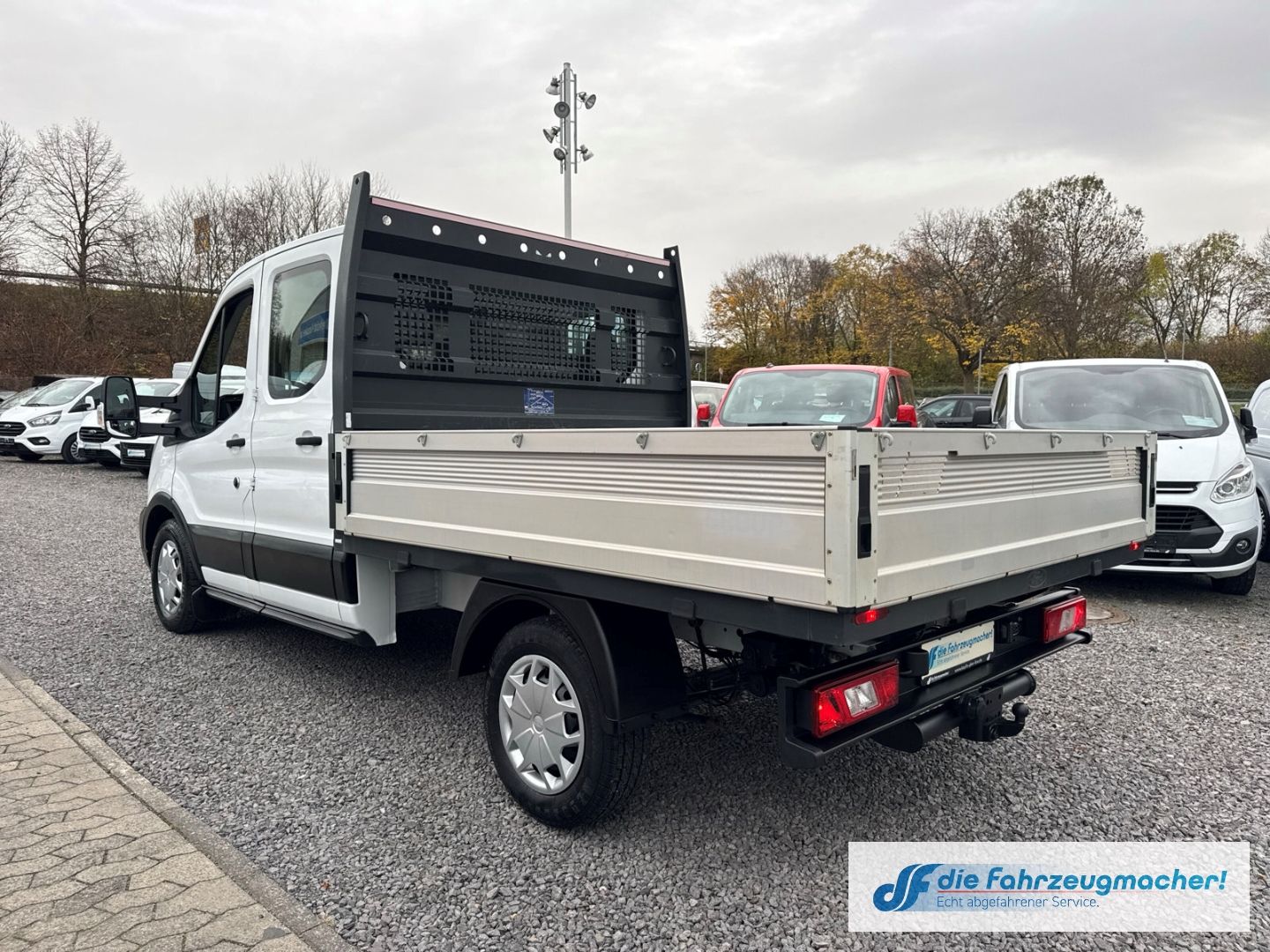 Fahrzeugabbildung Ford Transit Pritsche 350 L2 Doppelkabine  2.0 TDCi D