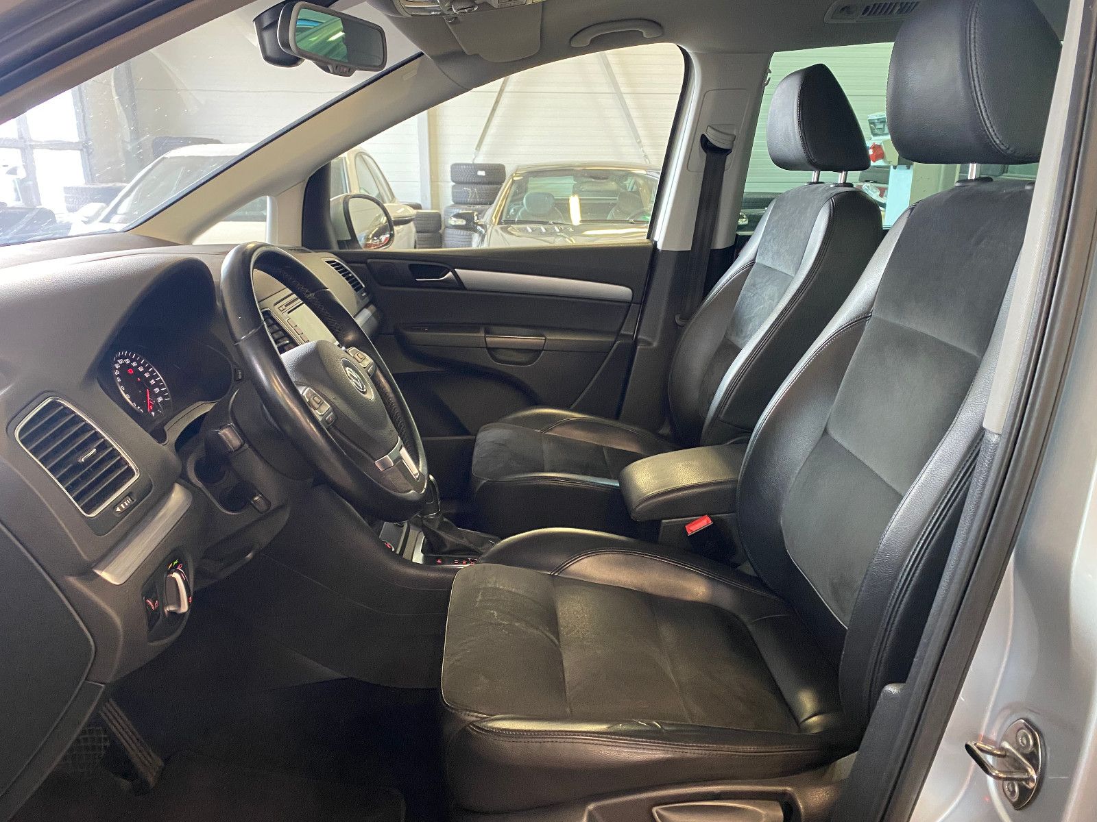 Fahrzeugabbildung Volkswagen Sharan Highline TDI DSG AHK DCC Pano Xenon Sthz