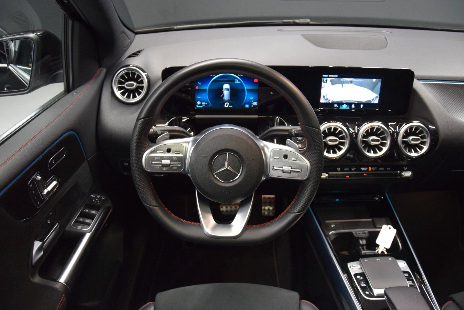 Fahrzeugabbildung Mercedes-Benz B 220 4Matic AMG-Line Pano LED Kamera Tempomat
