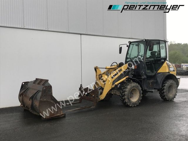 Komatsu RADLADER WA 80-6 Palettengabel und Standardschau