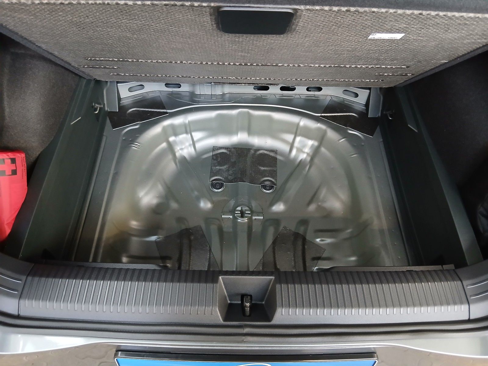 Fahrzeugabbildung Volkswagen T-Roc  R-Line 1.5 eTSI DSG + AHK+ LED+Matrix+ACC