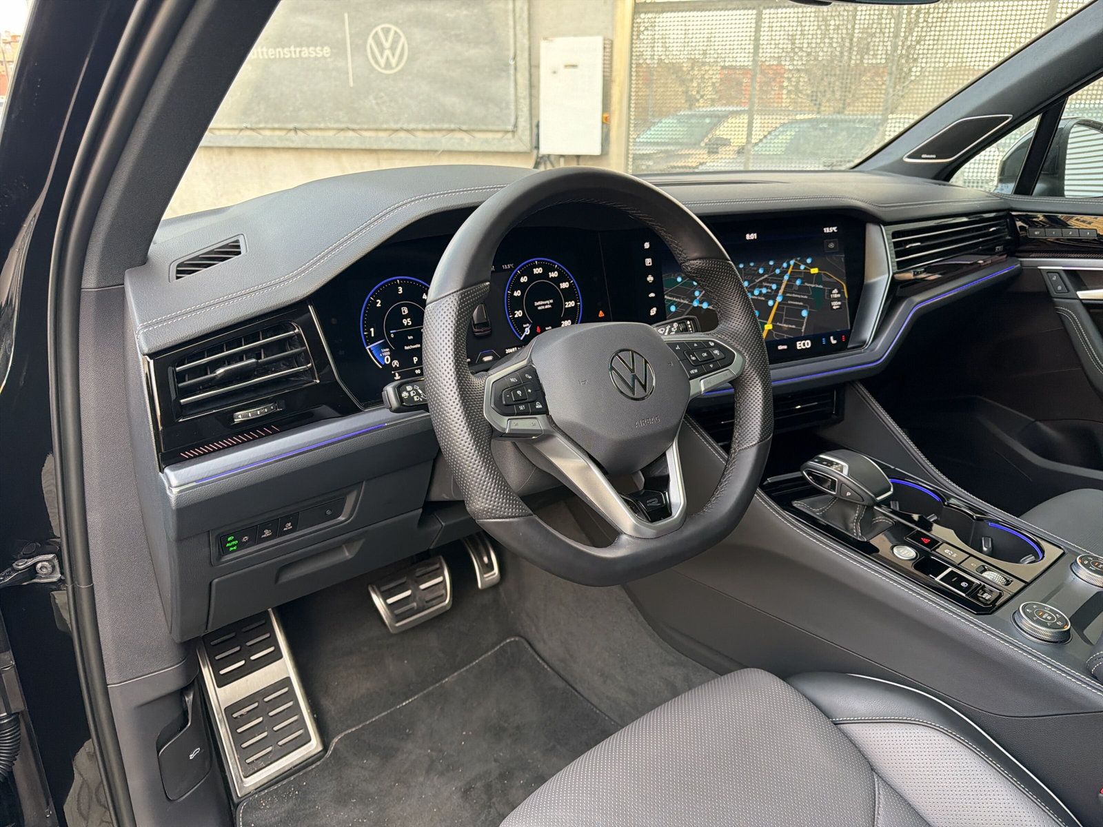 Fahrzeugabbildung Volkswagen Touareg 3.0 TDI 4M R-Line PANO STANDHZG AHK 22"