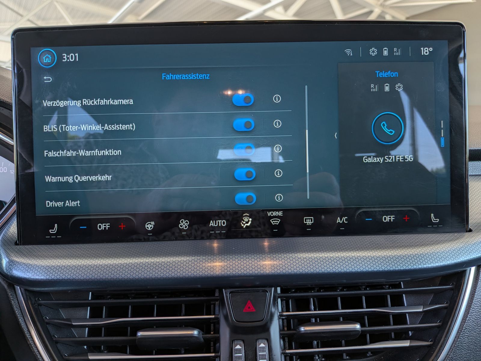 Fahrzeugabbildung Ford Focus Limo EB Active LED ACC Kamera Navi SHZ 17"