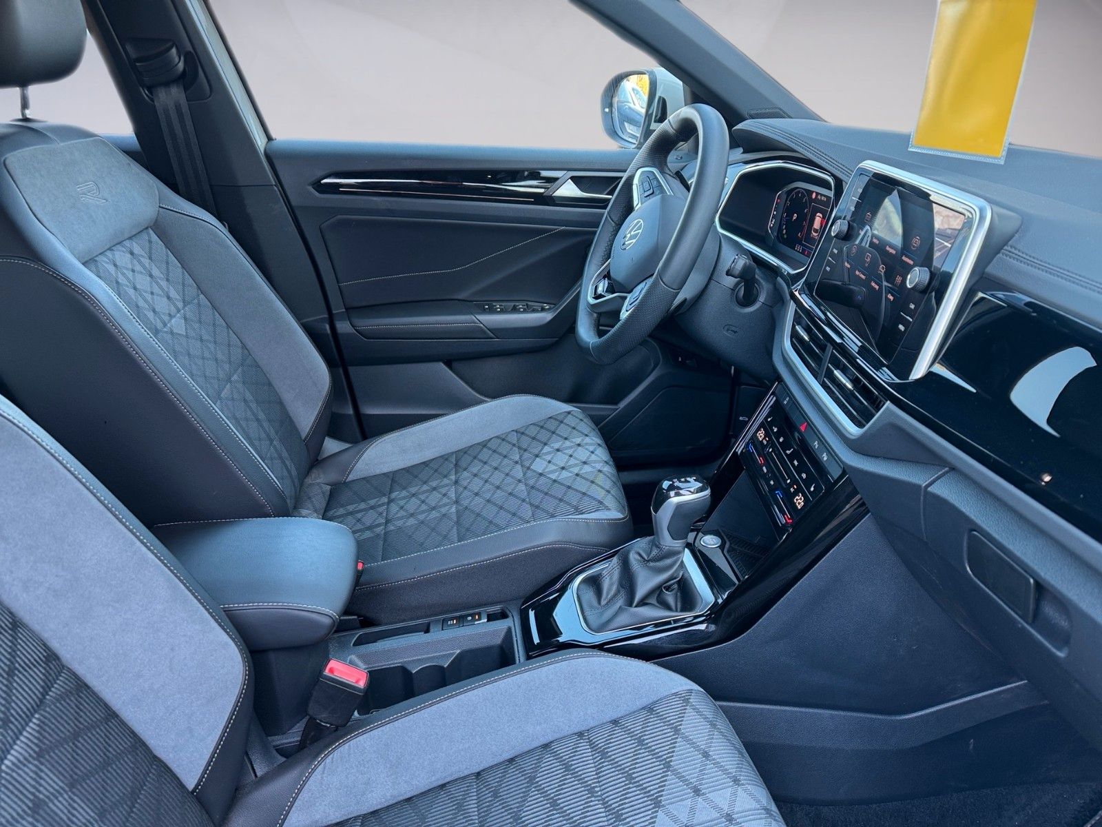 Fahrzeugabbildung Volkswagen T-Roc R-Line