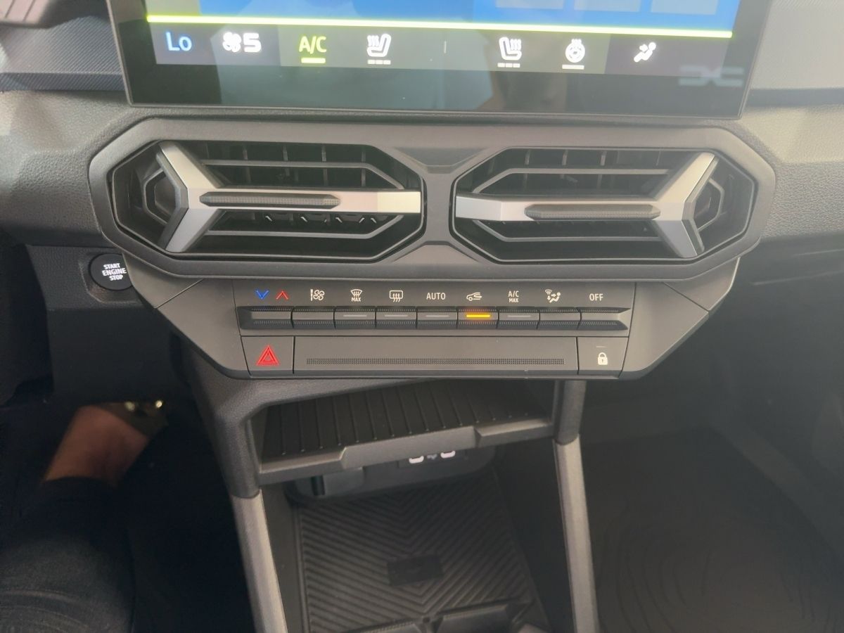 Fahrzeugabbildung Dacia Duster Journey Hybrid 140