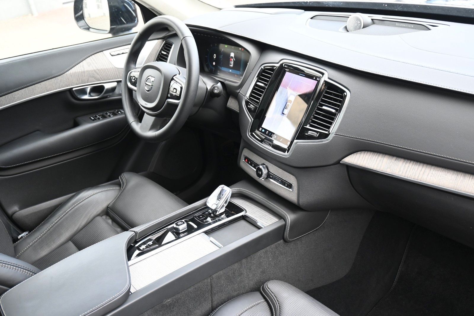 Fahrzeugabbildung Volvo XC90 B5 Ultimate Bright AWD MASS*LUFT*BW*HUD*AHK