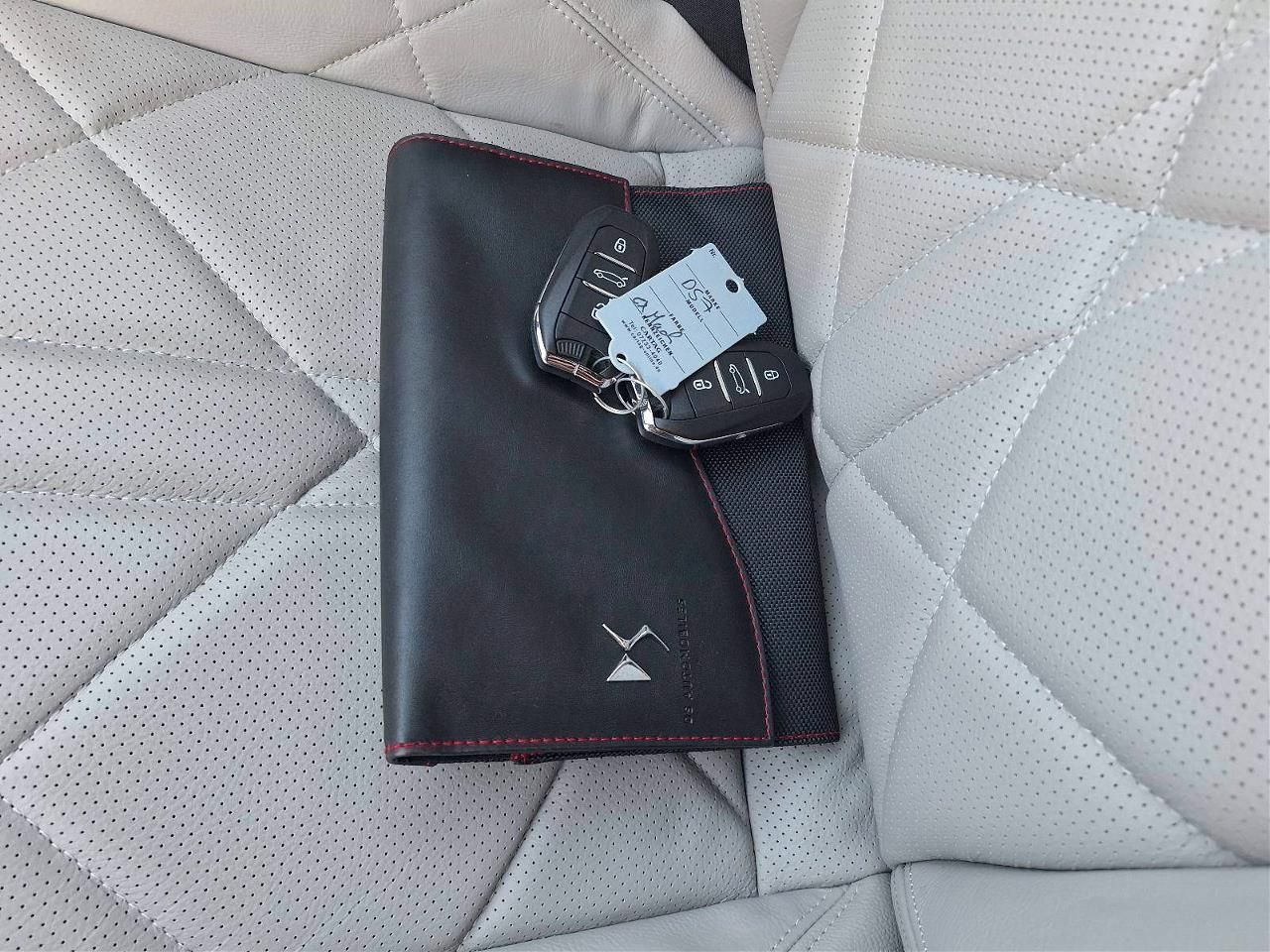 Fahrzeugabbildung DS Automobiles DS7 BlueHDi 130 EAT8 Esprit de Voyage Focal