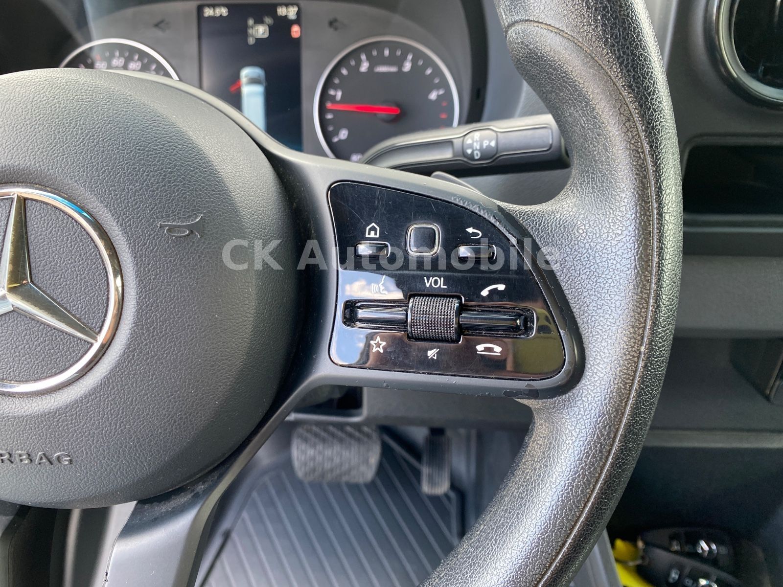Fahrzeugabbildung Mercedes-Benz Sprinter III Mixto 319CDI Autom./5 Sitze/Navi