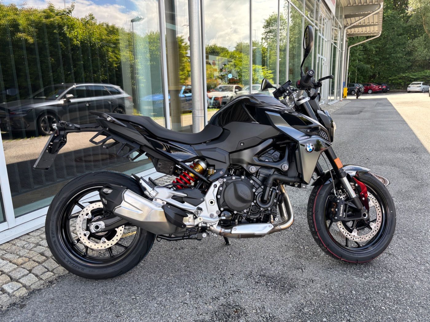 Fahrzeugabbildung BMW F 900 R Triple Black 4 Pakete