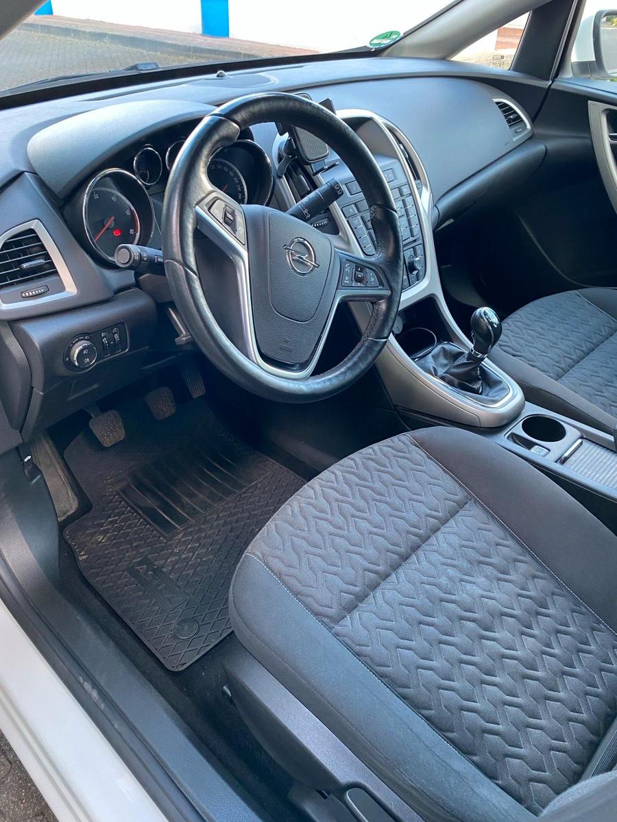 Opel Astra 2014 — photo 8