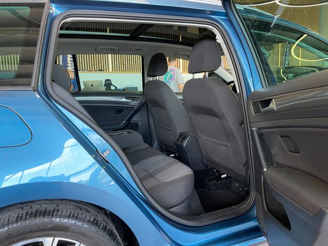 Volkswagen Golf 1.6 TDI BMT ALLSTAR Variant *PANORAMA*NAVI*