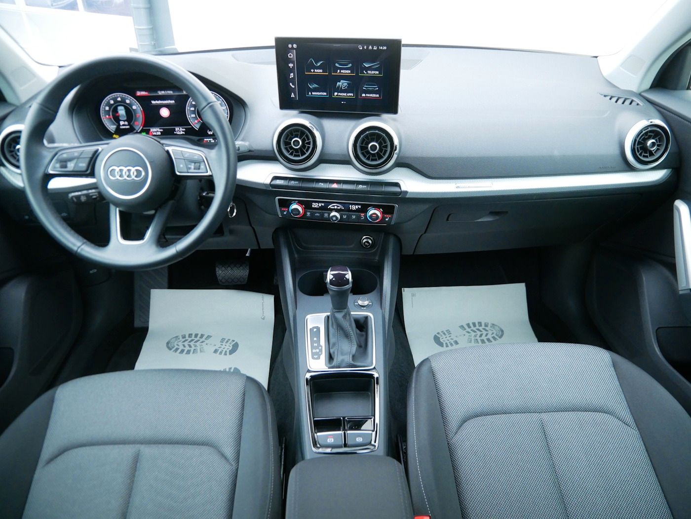 Fahrzeugabbildung Audi Q2 1.5 TFSI S-Line NEU43T DSG ACC Kamera SHZ LED