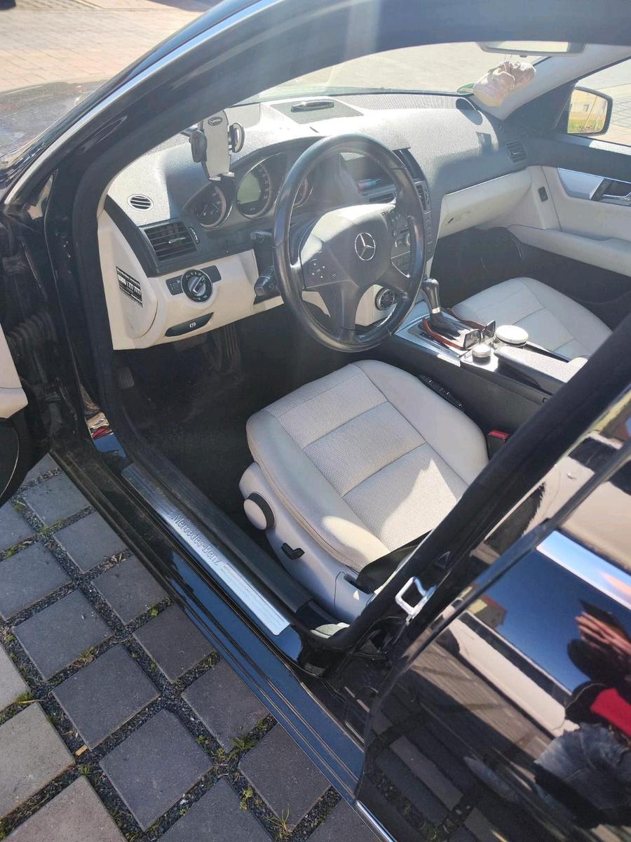 Mercedes-Benz 220 2010 — engine 170 HP (125kW)