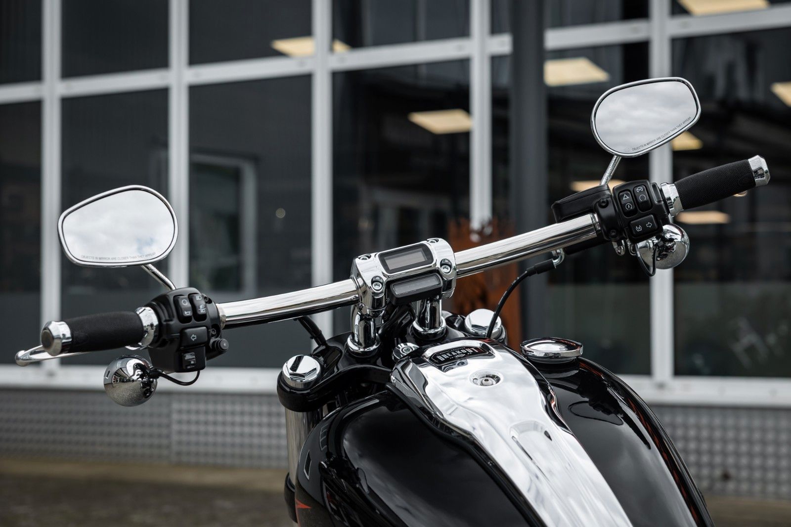 Fahrzeugabbildung Harley-Davidson FXBR Breakout 117 cui -Jekill & Hyde -