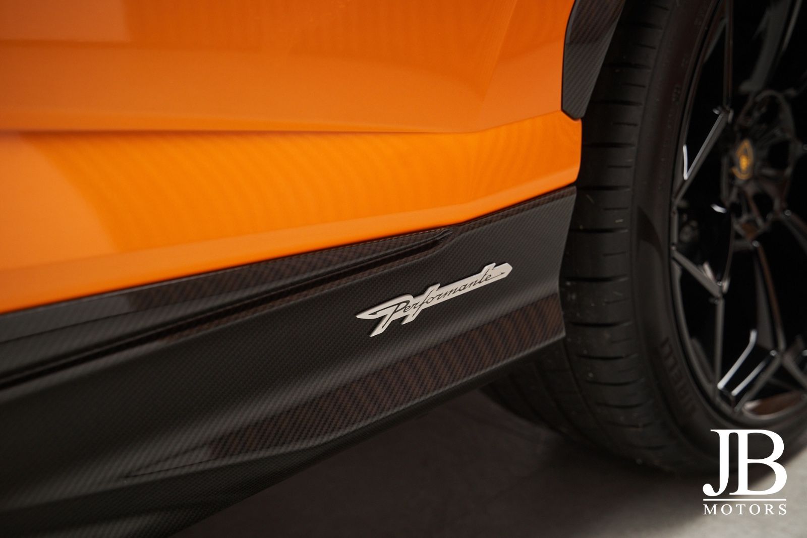 Fahrzeugabbildung Lamborghini Urus Performante Carbon Head-Up Akrapovic