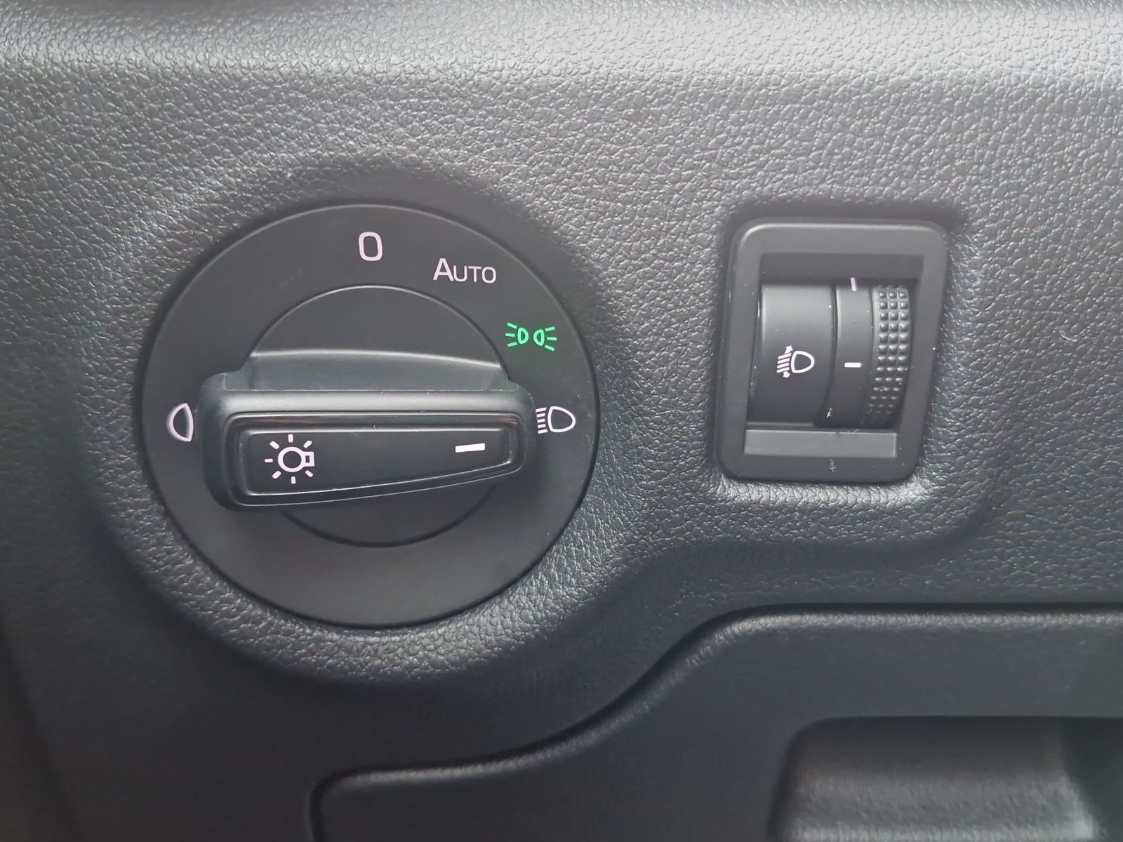 Fahrzeugabbildung SKODA Fabia Active 1.0 MPI DAB SH KLIMA