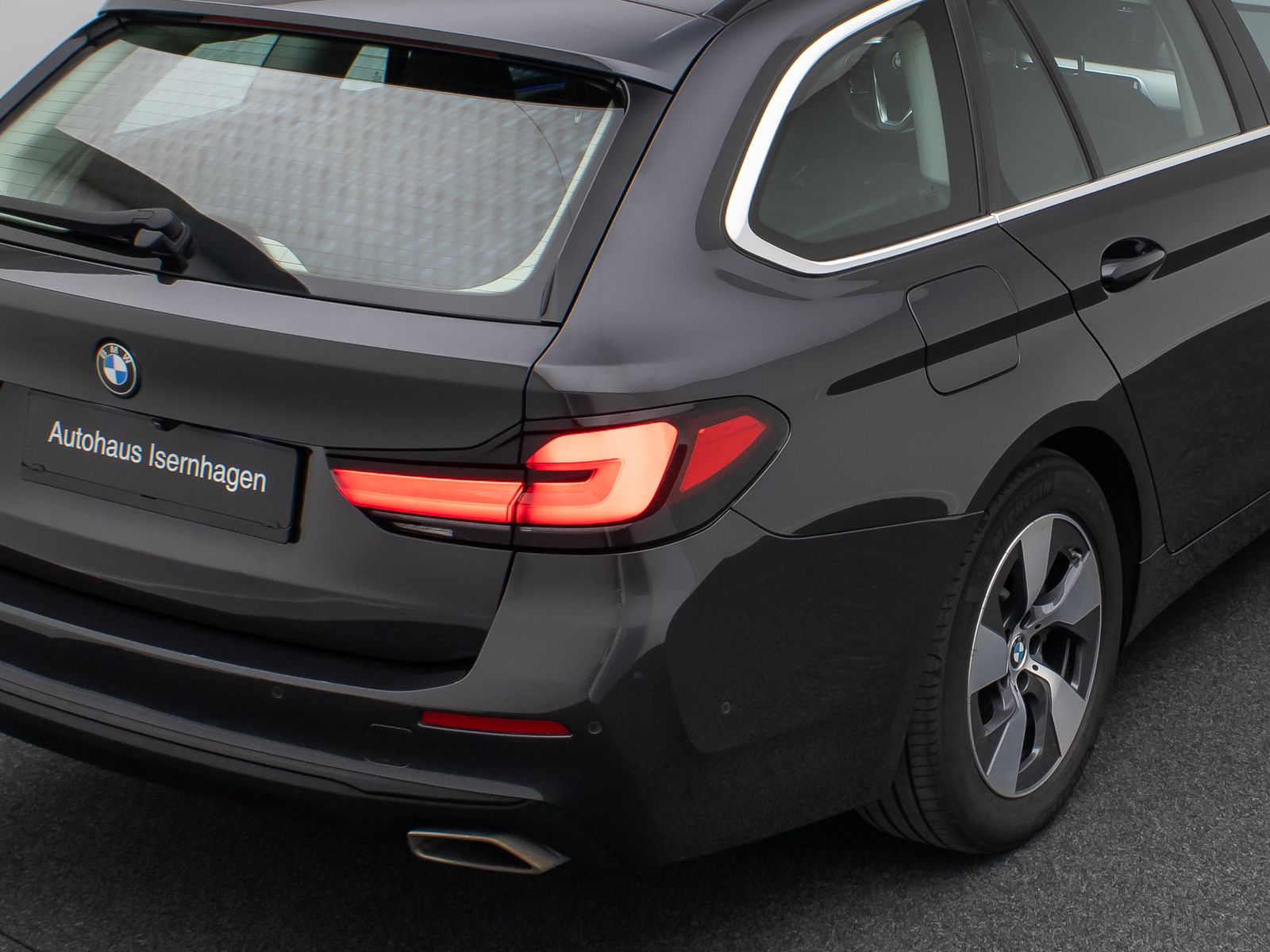 Fahrzeugabbildung BMW 520d xD  DAB Laser HUD Kamera AHK ALarm Komfort