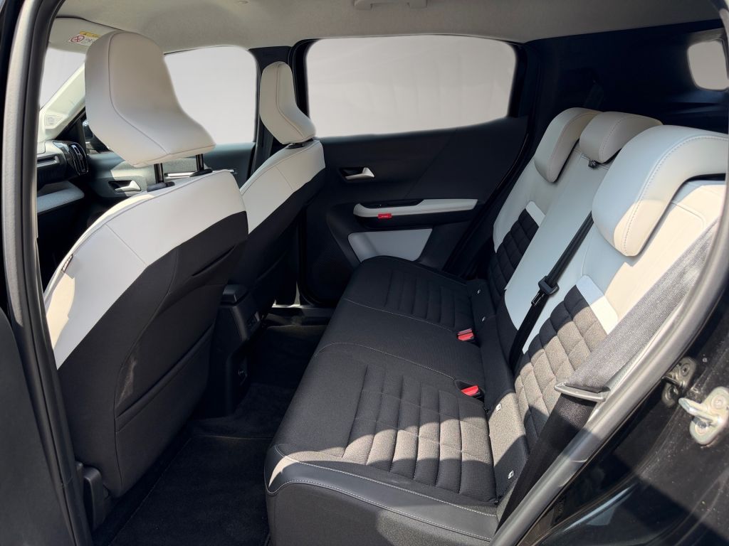 Fahrzeugabbildung Citroën e-C3 Aircross 113 Standard-Range MAX