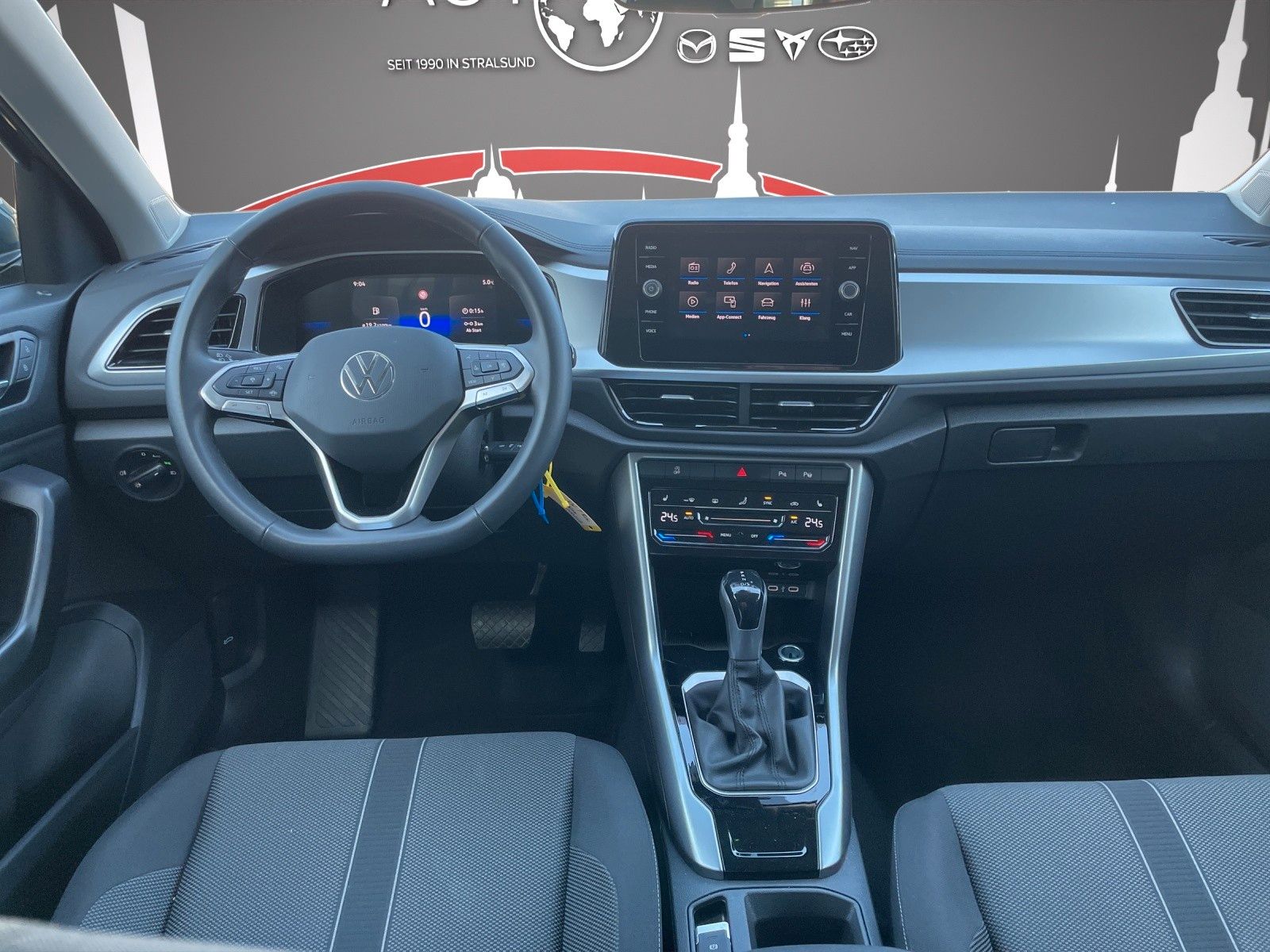 Fahrzeugabbildung Volkswagen T-Roc 1.5 TSI DSG Life LED/ACC/RFK/PDC/SHZ