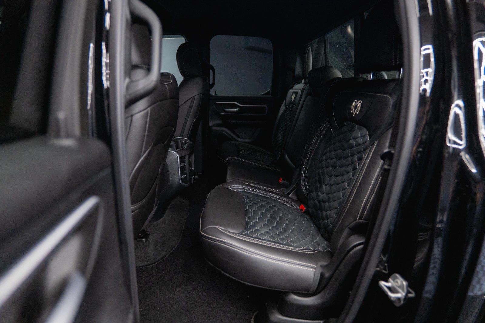 Fahrzeugabbildung Dodge RAM 5.7 V8 HEMI 4x4 LIMITED NightOffroad LONGBED