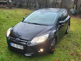 Ford Focus,Automatik,Diesel - Ford Focus aus 2012 mit Diesel-Antrieb: Kombi