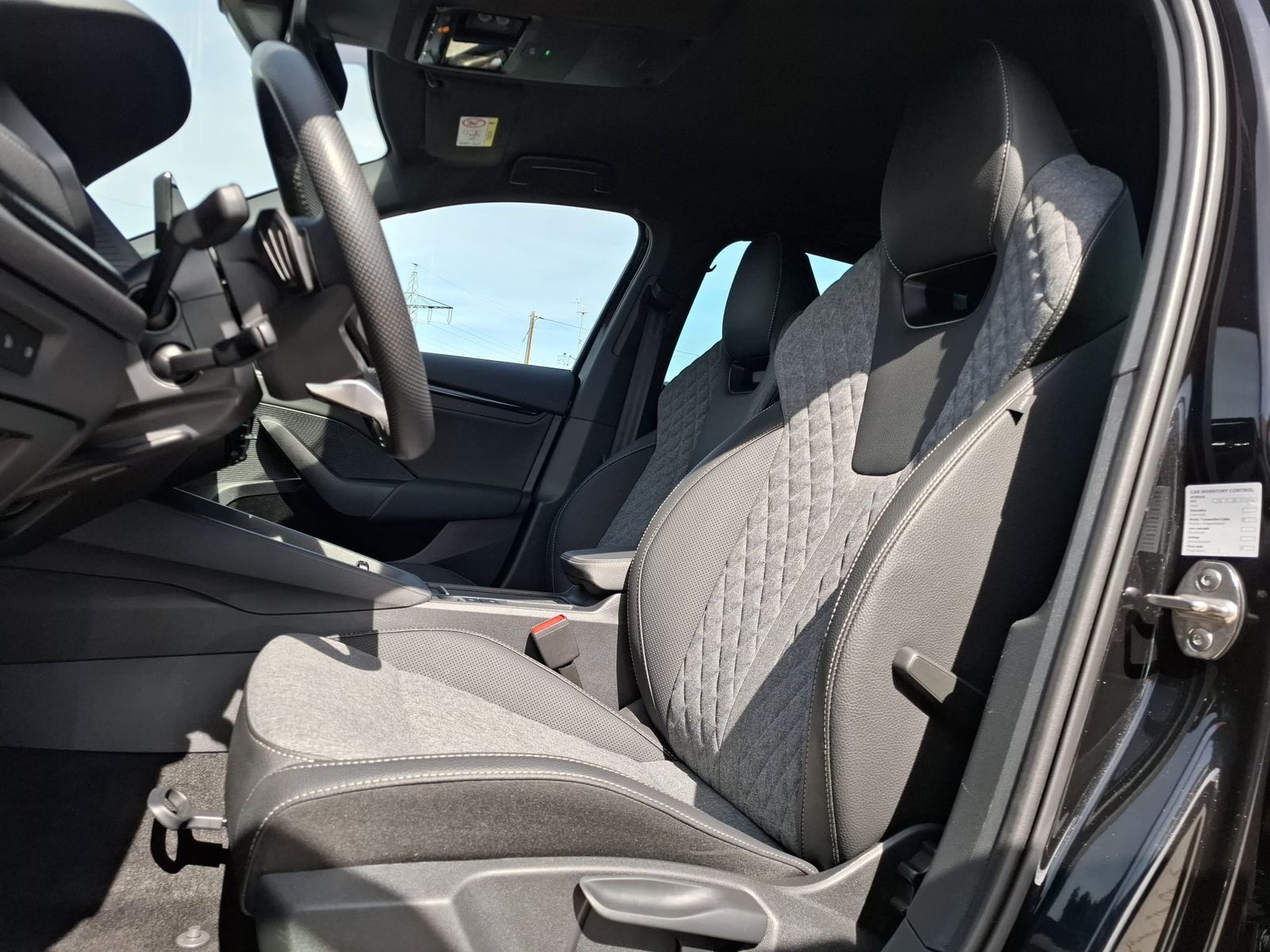 Fahrzeugabbildung SKODA Octavia 2.0 DSG Sportline MATRIX*AHK*CANTON*5J.G