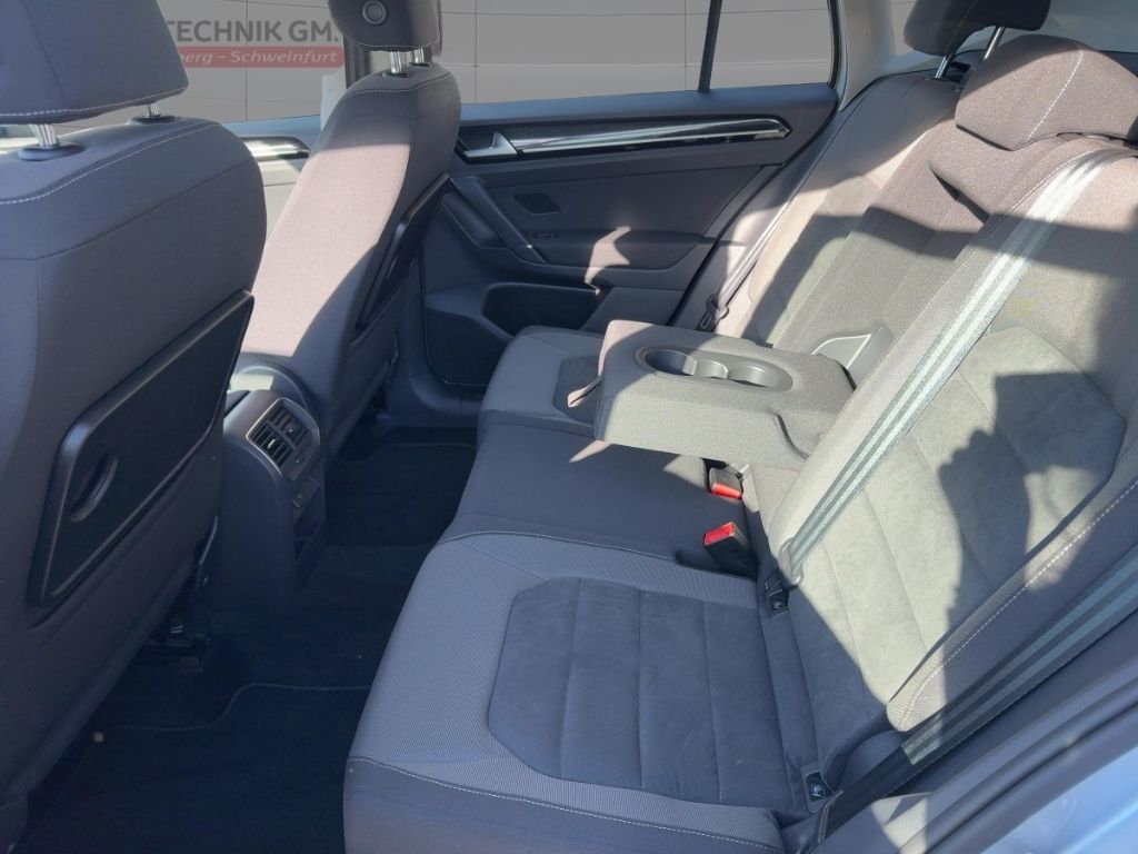 Fahrzeugabbildung Volkswagen Golf Sportsvan Highline  AHK SCHWENKB. NAVI  RÜC