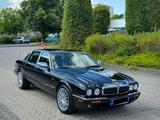 Jaguar XJ8 3.2 - - schwarze Jaguar XJ8