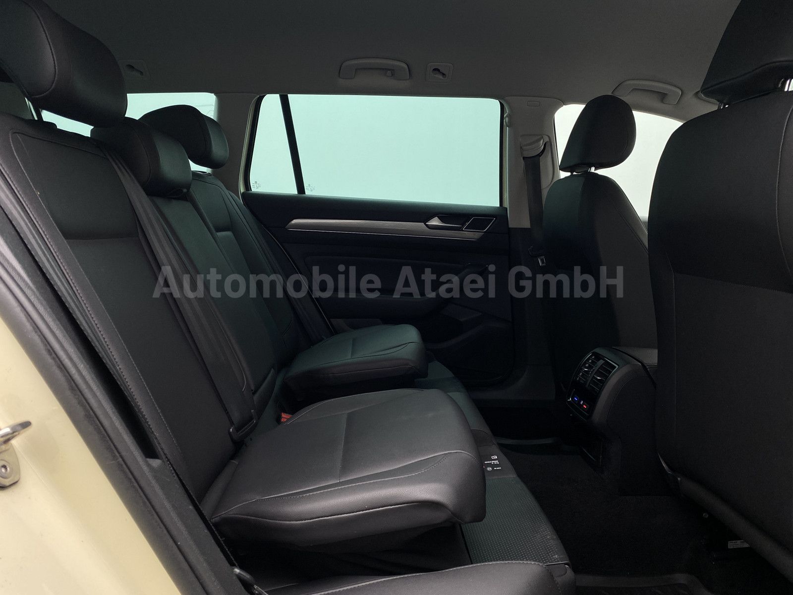 Fahrzeugabbildung Volkswagen Passat Variant Business *Taxi* TAXAMETER 7908