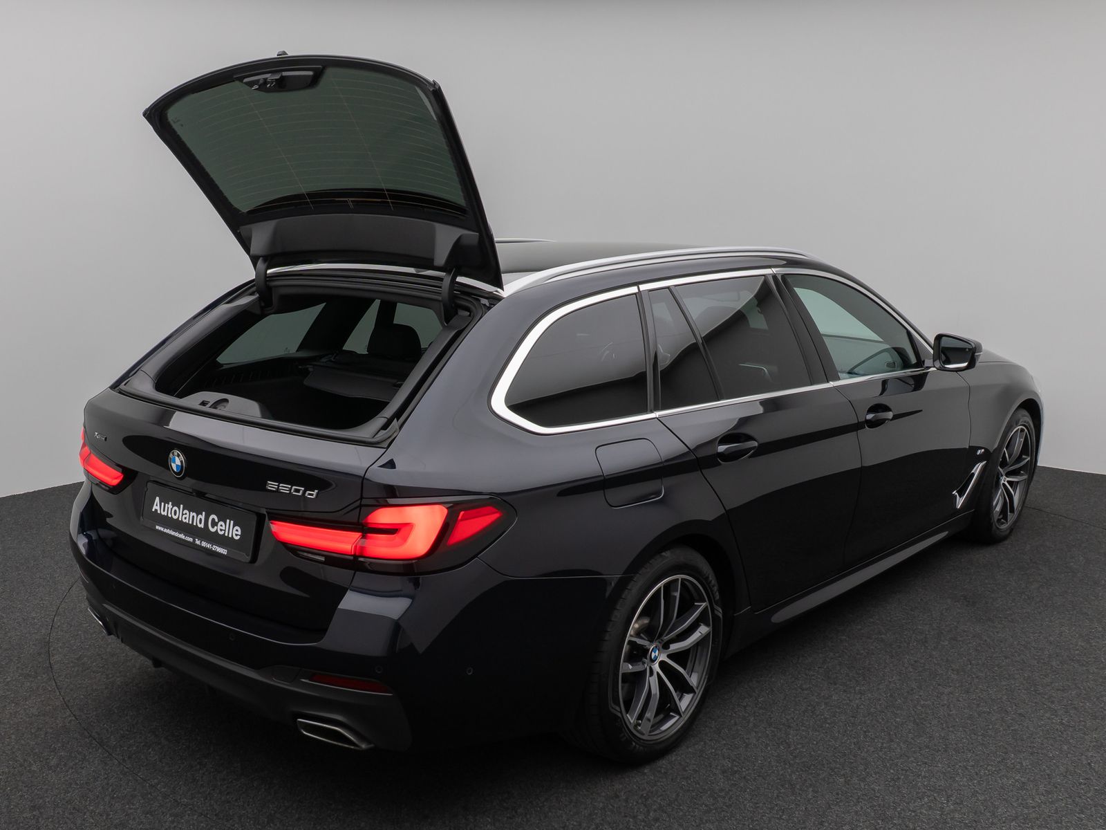 Fahrzeugabbildung BMW 520d xD M Sport Kamera HUD DAB 4xKlima Alarm AHK