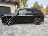 Volkswagen Tiguan R-Line Black MATRIX ACC CAM  20 Z HARMAN - Volkswagen Tiguan Geländewagen R line mit Benzin-Antrieb