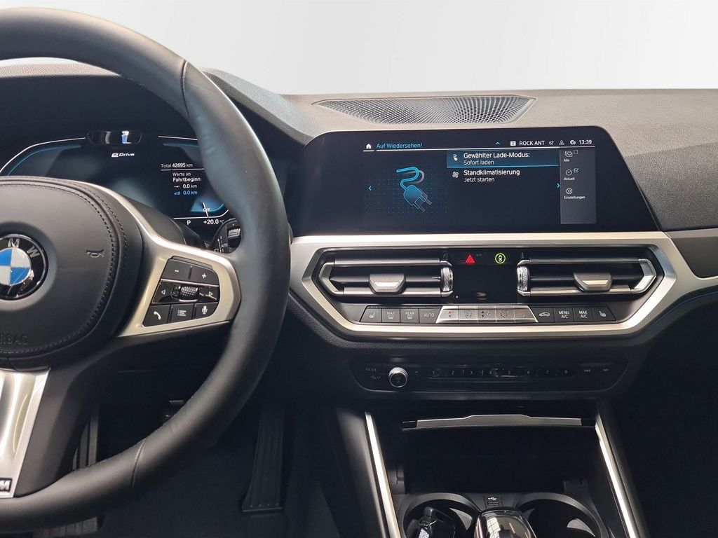 BMW 330 e Sport Line LED DAB AHK RFK Shz uvm.