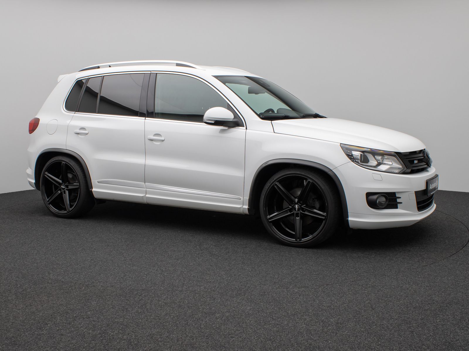 Fahrzeugabbildung Volkswagen Tiguan R-Line Xenon DAB Sitzhzg. AHK 8FACH