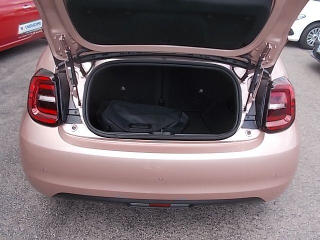 Fahrzeugabbildung Fiat 500 500e Cabrio 42 kWh (118 PS)