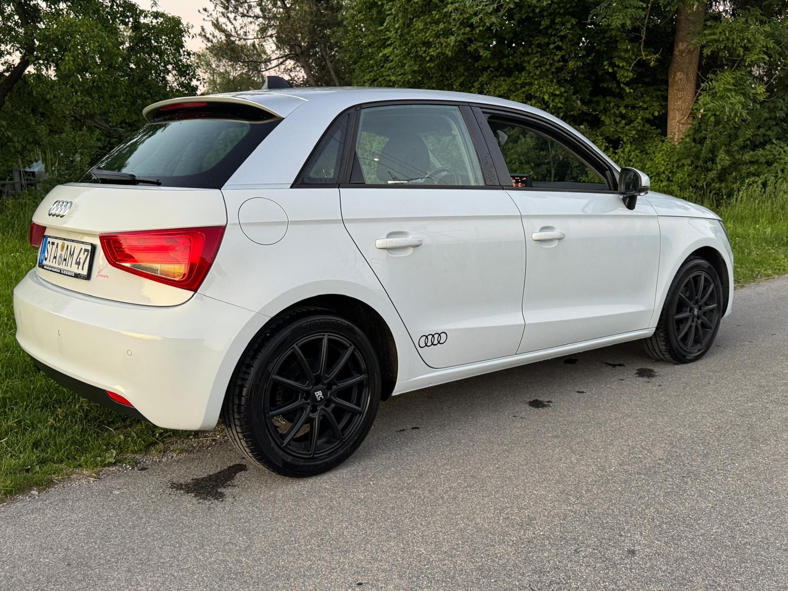 Audi A1 Sportback TFSI 85 PS Schaltgetr. SHZ,Navi,PDC