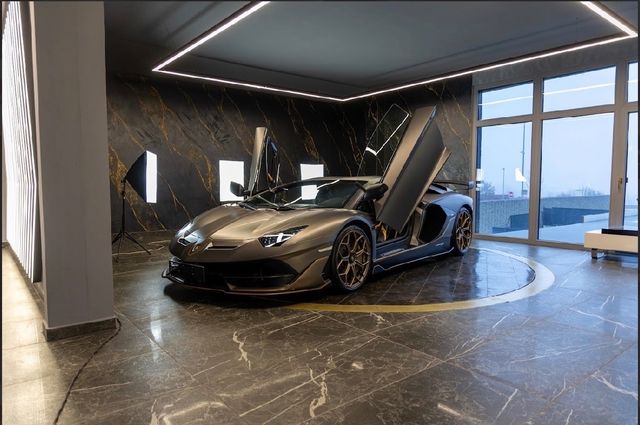LAMBORGHINI Aventador