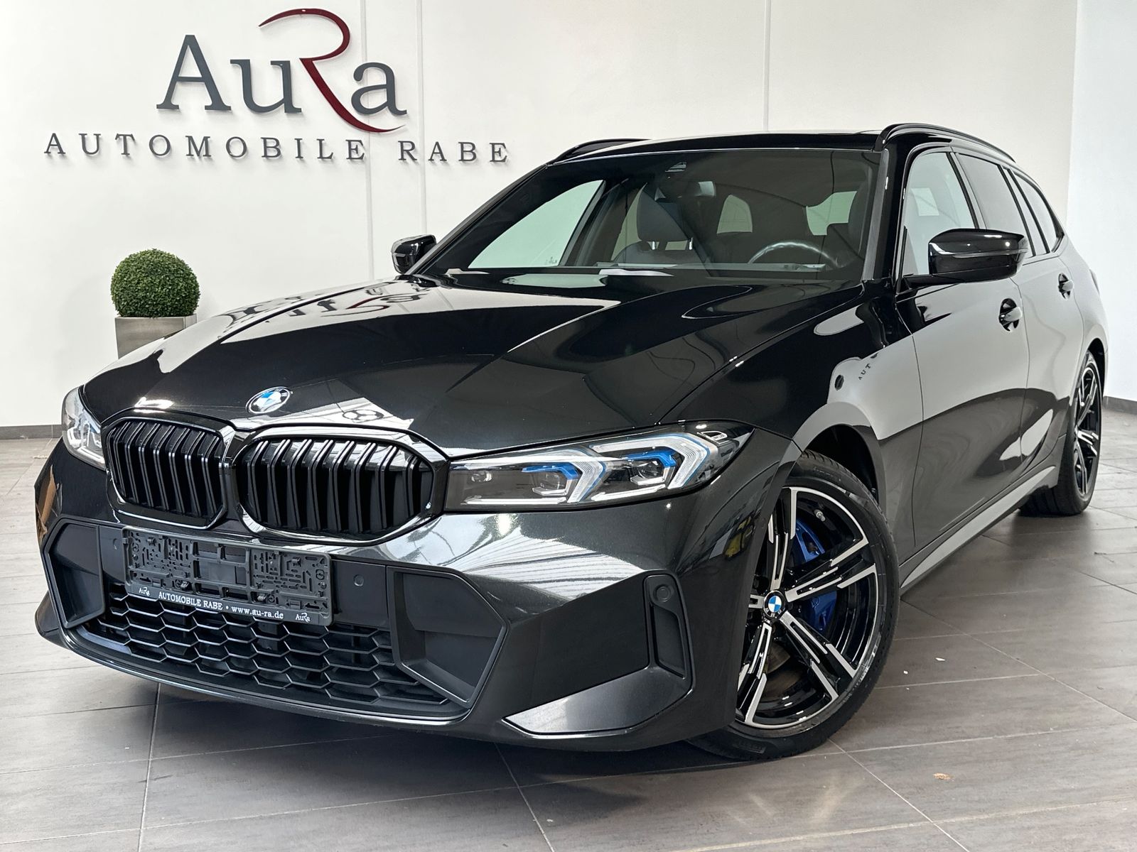 Fahrzeugabbildung BMW 320d Touring M-Sport NAV+LED+PANO+SHZ+PDC+DAB