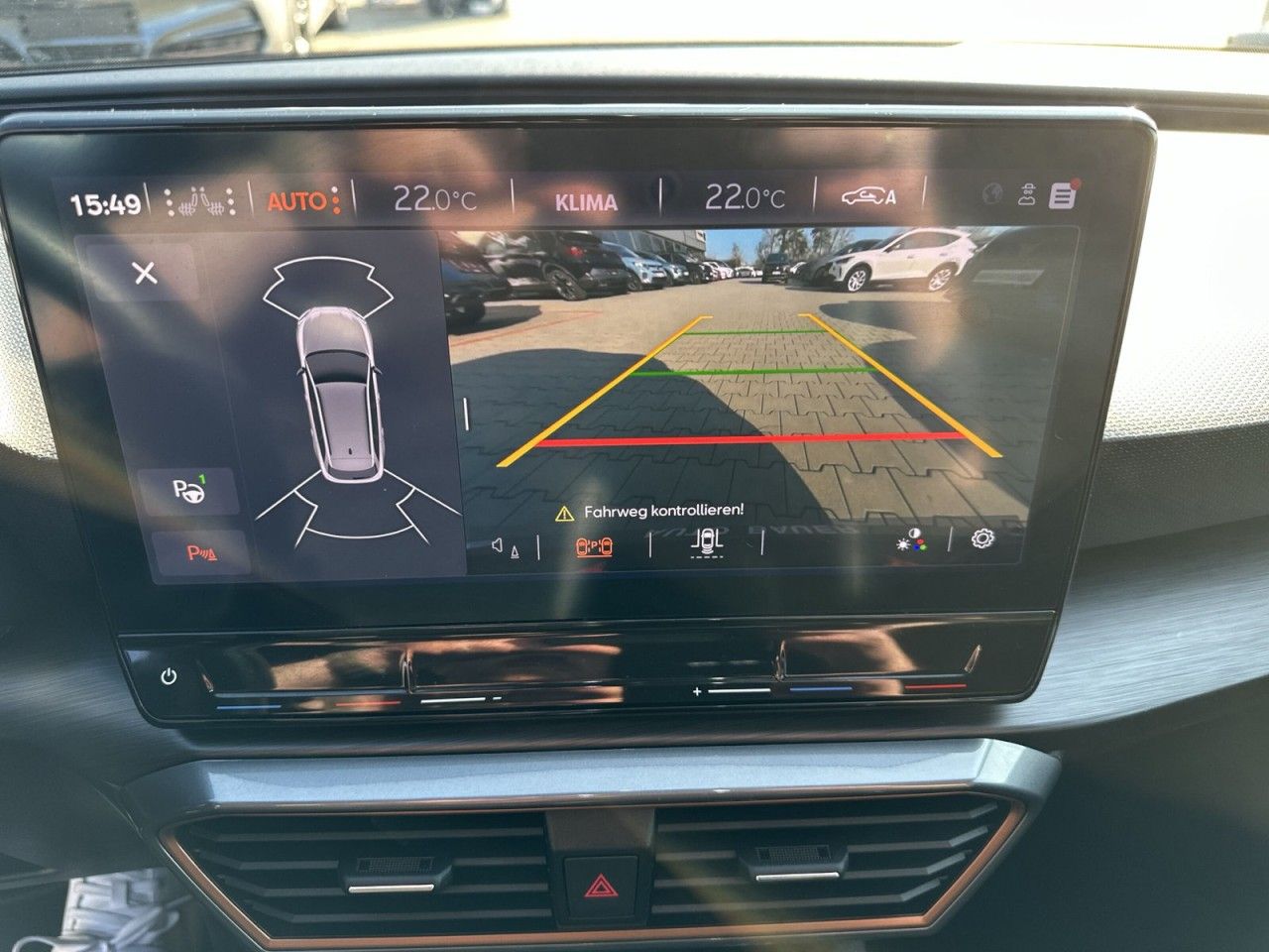 Fahrzeugabbildung CUPRA Leon Sportstourer VZ 2.0 TSI 4Drive DSG - mit KI generiert/bearbeitet