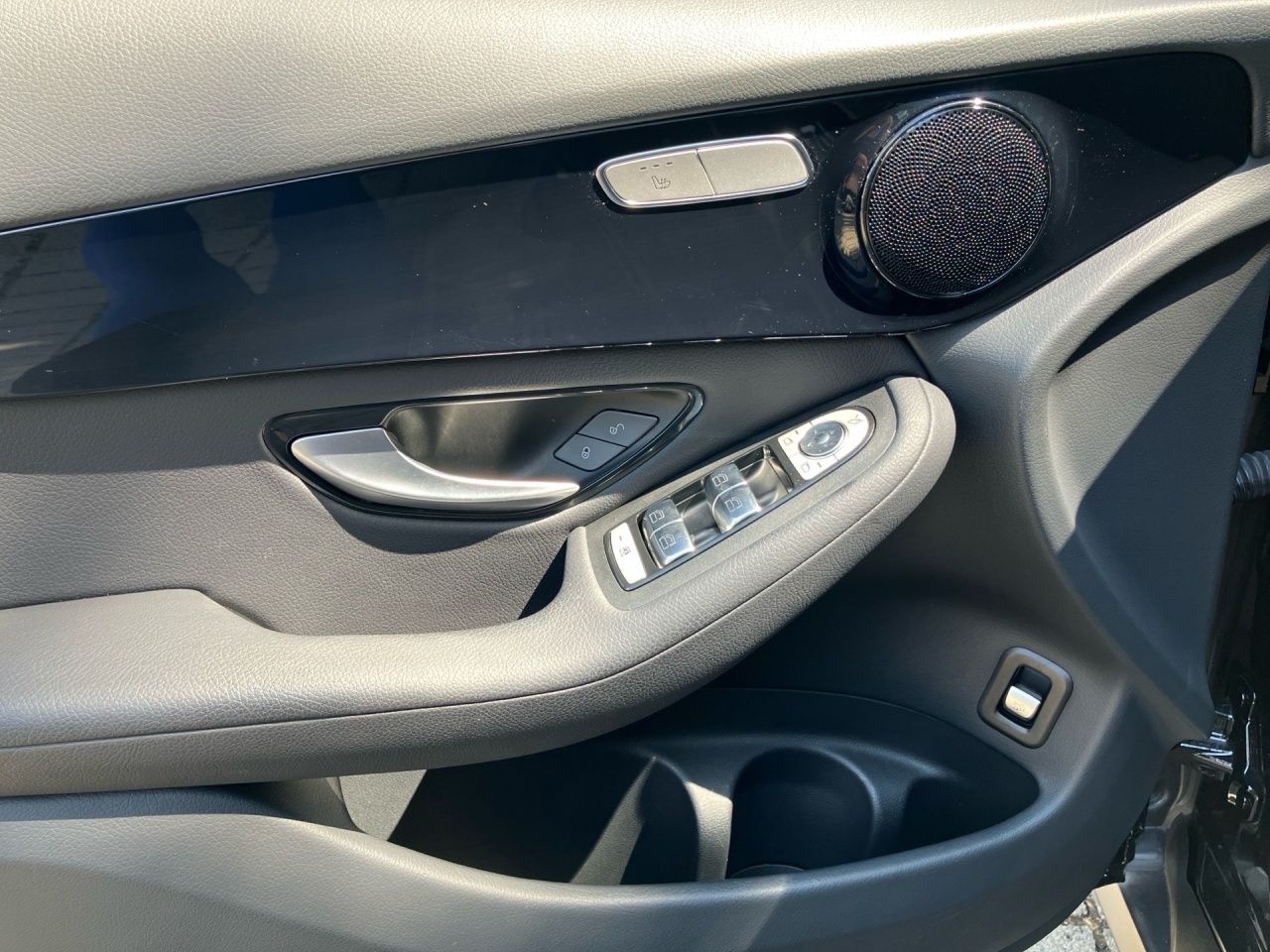 Fahrzeugabbildung Mercedes-Benz GLC 200 d 4M APPLE+AHK+KAMERA+LED+EASYPACK
