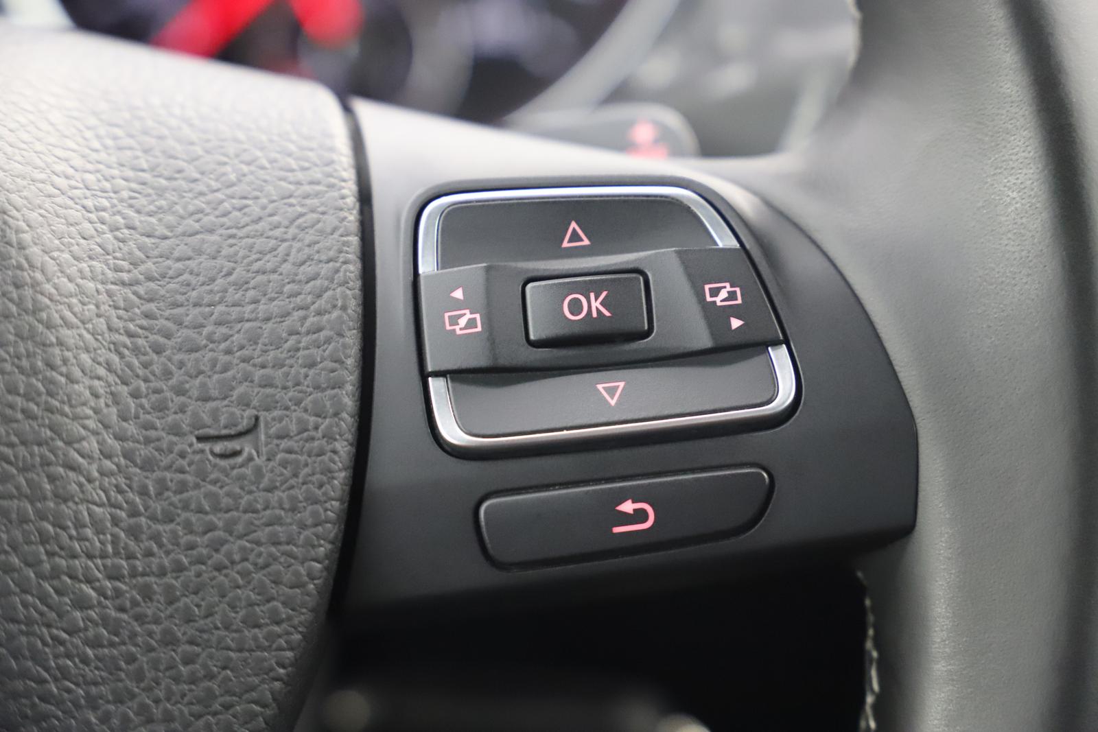 Volkswagen Golf 6 1.2TSI 86PS DSG Style Navi PDC SHZ 1Hand