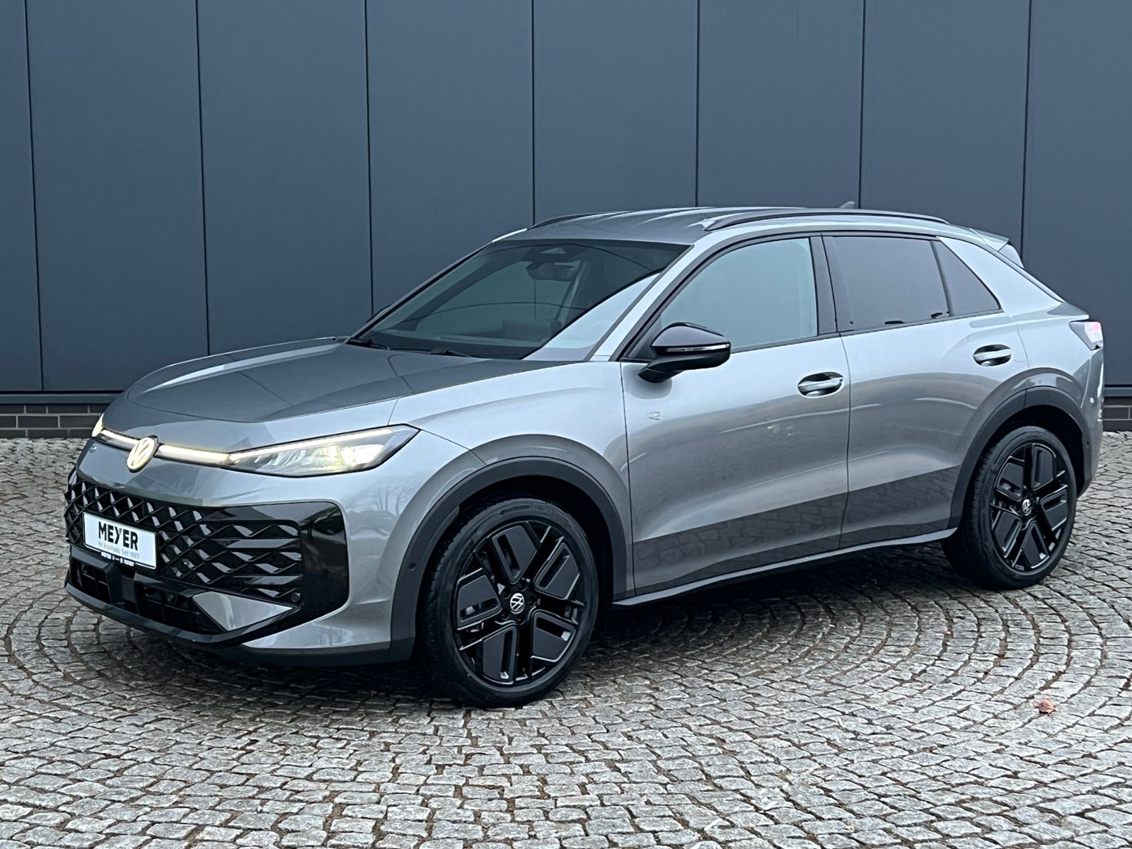 Fahrzeugabbildung Volkswagen T-Roc R-Line 1.5 eTSI DSG *Neues Modell, AHK, Bl