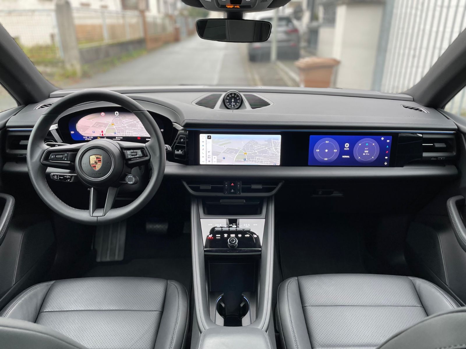 Fahrzeugabbildung Porsche Macan 4 |ACC|22"|Pano|3.Disp|SportChrono|PASM|