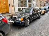 Mercedes-Benz Mercedes W124 260 E, schwarz Automatik, H ... - Mercedes-Benz W124 aus dem Jahr 1987