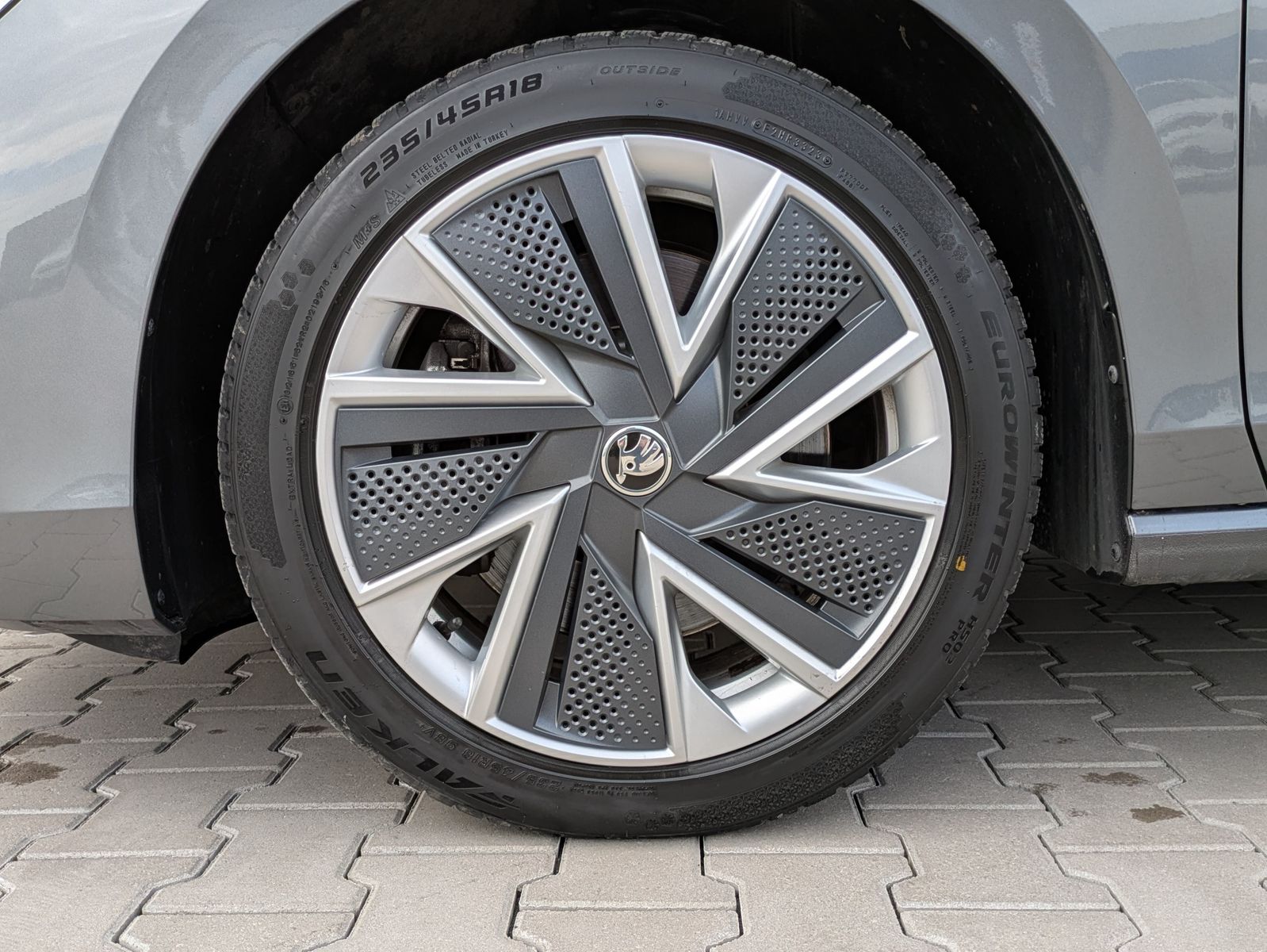 Fahrzeugabbildung SKODA Superb 2.0 TDI 4x4 Selection MATRIX*AHK*5J GAR.