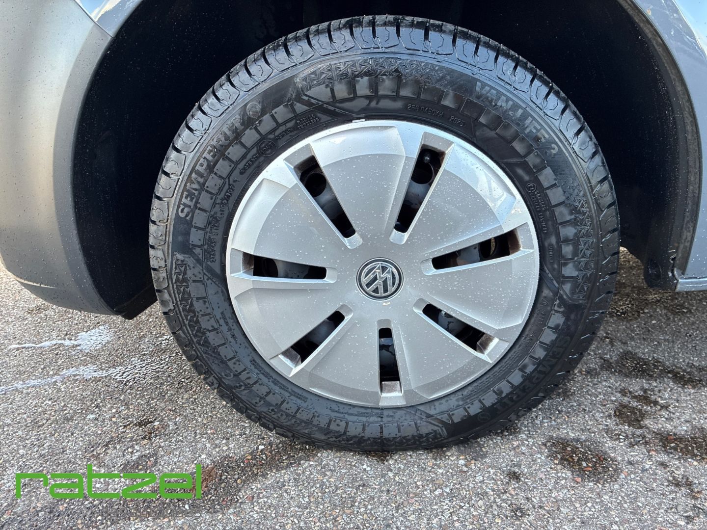 Fahrzeugabbildung Volkswagen T6.1 Kombi 2.0 TDI StandHZG AHK DAB Notbremsass.